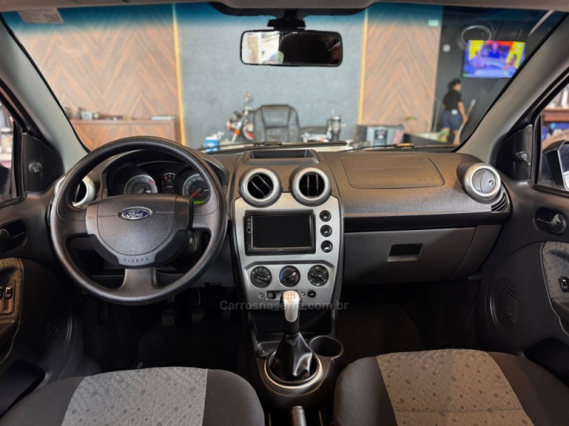 FIESTA 1.6 SE HATCH 16V FLEX 4P MANUAL - 2014 - CAMPO BOM