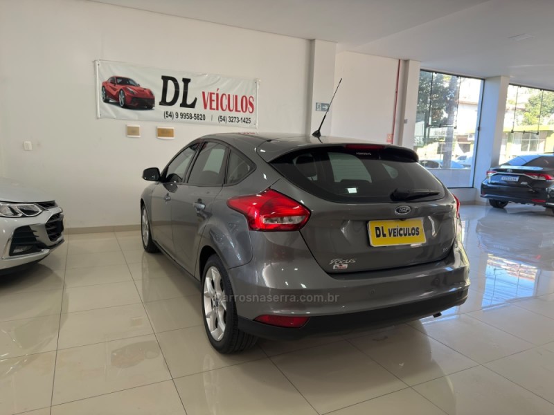 FOCUS 2.0 SE PLUS 16V FLEX 4P AUTOMÁTICO - 2017 - NOVA BASSANO