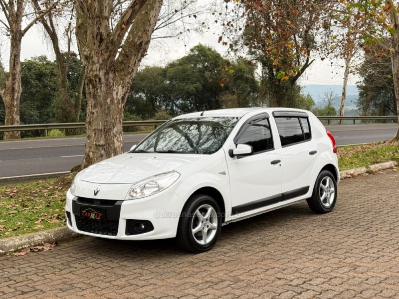 SANDERO 1.6 EXPRESSION 16V FLEX 4P MANUAL - 2013 - DOIS IRMãOS