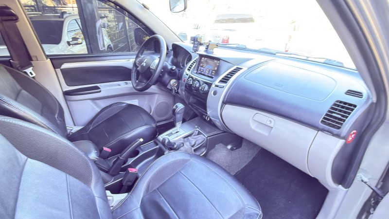 PAJERO DAKAR 3.2 HPE 4X4 7 LUGARES 16V TURBO INTERCOOLER DIESEL 4P AUTOMÁTICO - 2012 - NOVA PETRóPOLIS