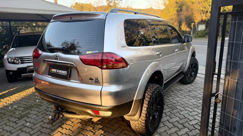 PAJERO DAKAR 3.2 HPE 4X4 7 LUGARES 16V TURBO INTERCOOLER DIESEL 4P AUTOMÁTICO - 2012 - NOVA PETRóPOLIS
