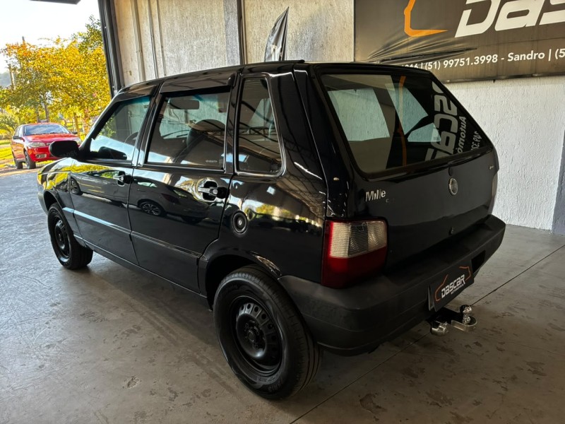 UNO 1.0 MPI MILLE FIRE 8V FLEX 4P MANUAL - 2006 - BOM PRINCíPIO