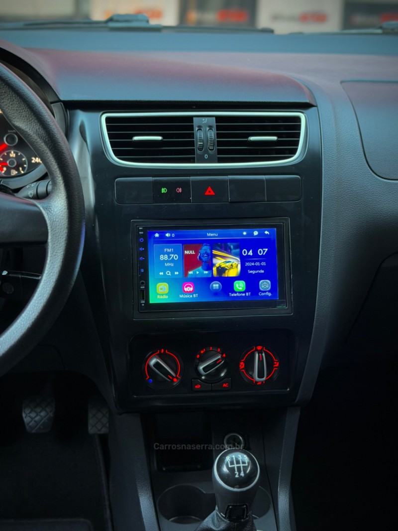 FOX 1.6 MI 8V FLEX 4P MANUAL - 2013 - ESTâNCIA VELHA