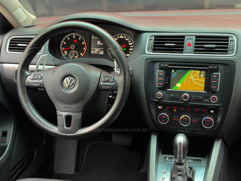 JETTA 2.0 TSI HIGHLINE 200CV GASOLINA 4P TIPTRONIC - 2013 - ESTâNCIA VELHA