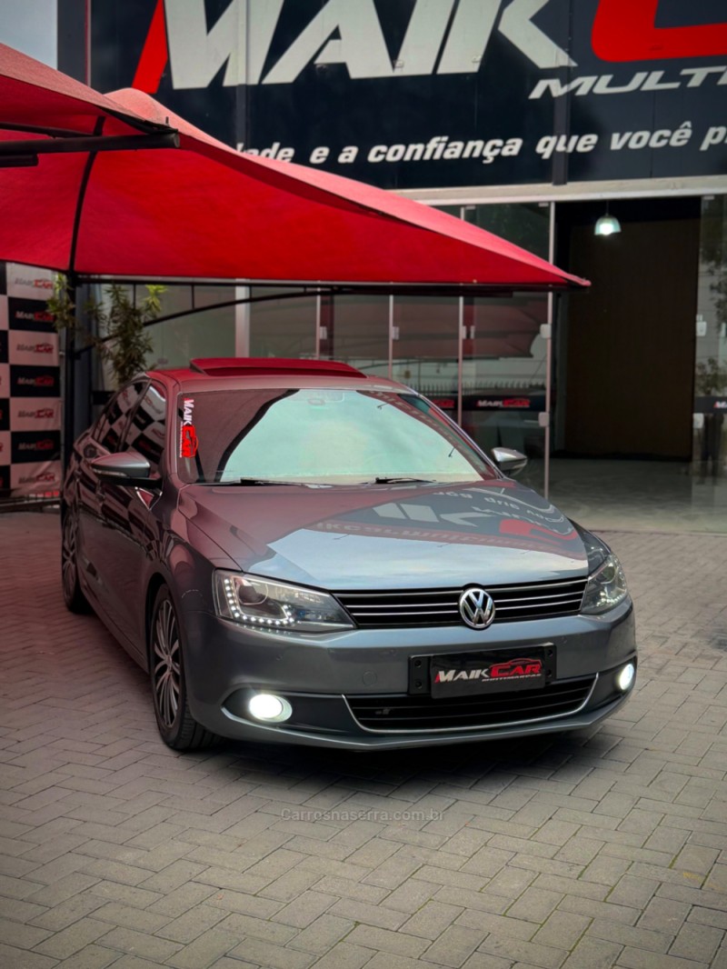 JETTA 2.0 TSI HIGHLINE 200CV GASOLINA 4P TIPTRONIC - 2013 - ESTâNCIA VELHA
