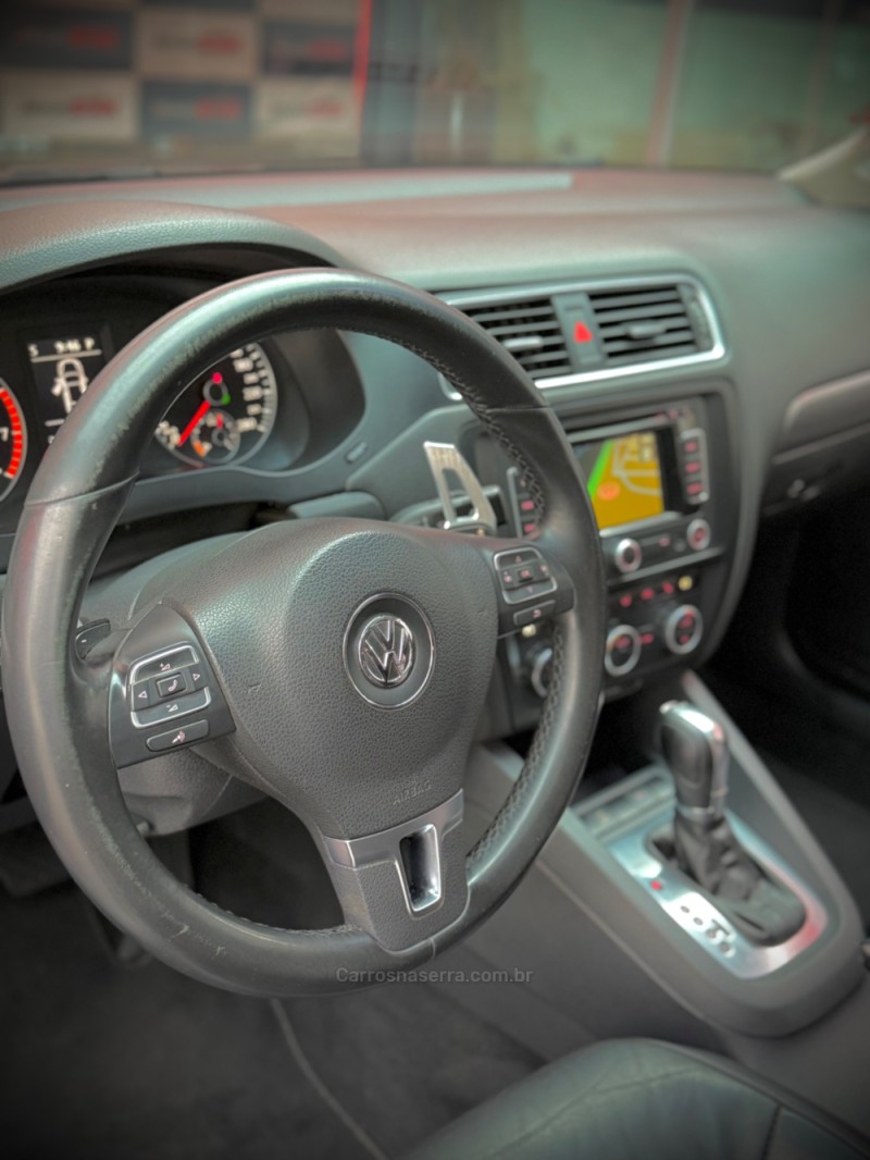 JETTA 2.0 TSI HIGHLINE 200CV GASOLINA 4P TIPTRONIC - 2013 - ESTâNCIA VELHA