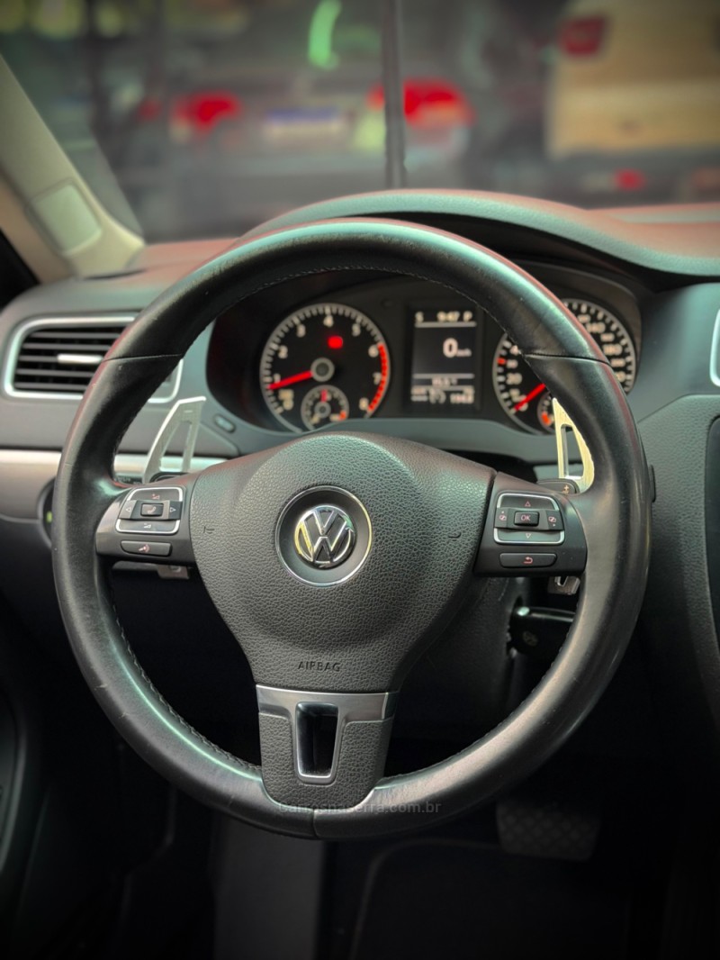 JETTA 2.0 TSI HIGHLINE 200CV GASOLINA 4P TIPTRONIC - 2013 - ESTâNCIA VELHA