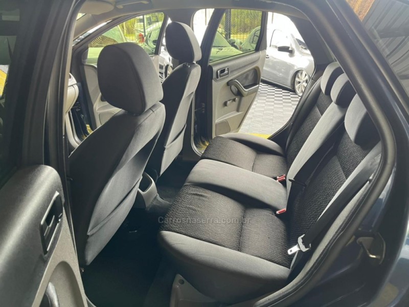 FOCUS 1.6 SE PLUS 16V FLEX 4P MANUAL - 2011 - CAXIAS DO SUL