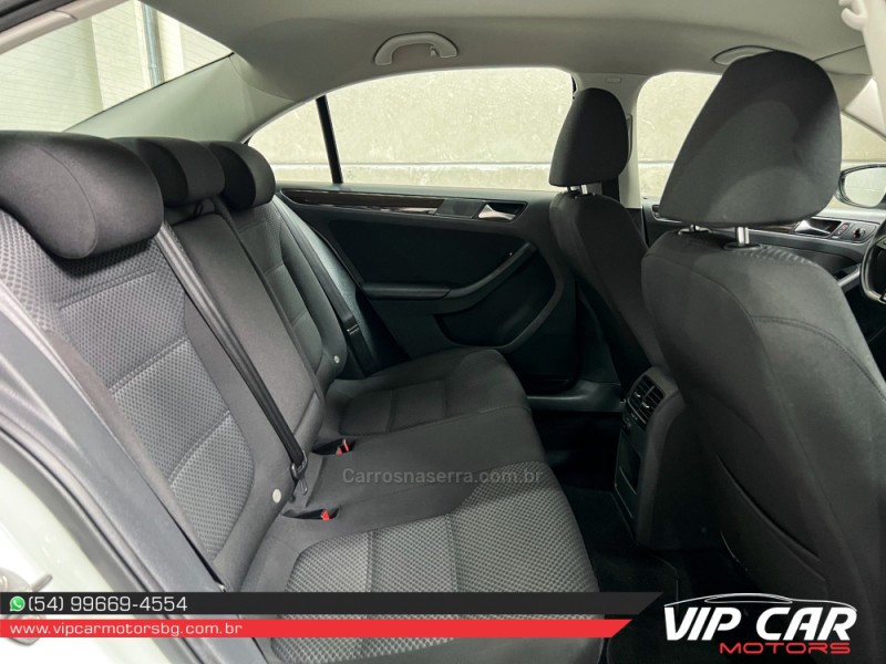 JETTA 2.0 COMFORTLINE FLEX 4P TIPTRONIC - 2015 - FARROUPILHA