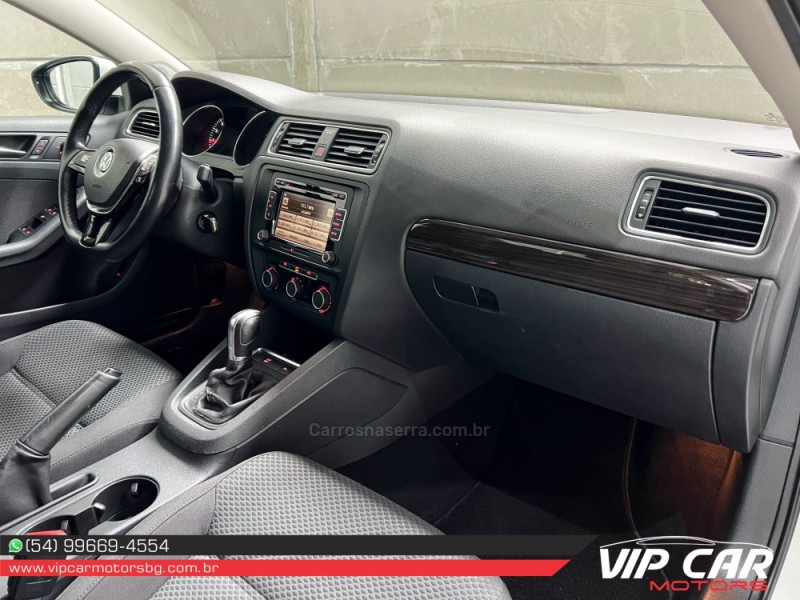 JETTA 2.0 COMFORTLINE FLEX 4P TIPTRONIC - 2015 - FARROUPILHA