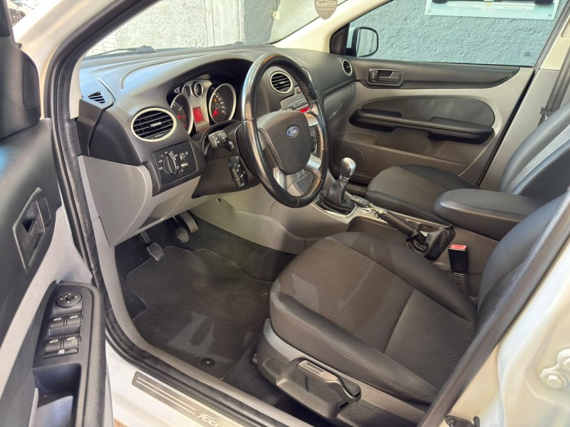 FOCUS 2.0 GLX SEDAN 16V FLEX 4P MANUAL - 2013 - FARROUPILHA