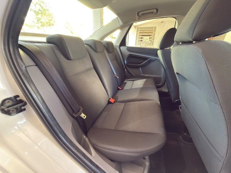 FOCUS 2.0 GLX SEDAN 16V FLEX 4P MANUAL - 2013 - FARROUPILHA