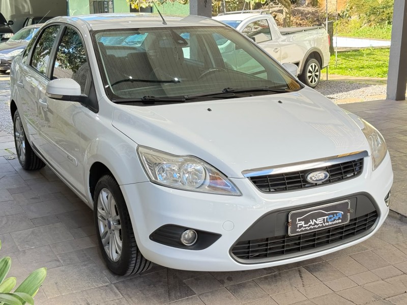 FOCUS 2.0 GLX SEDAN 16V FLEX 4P MANUAL - 2013 - FARROUPILHA
