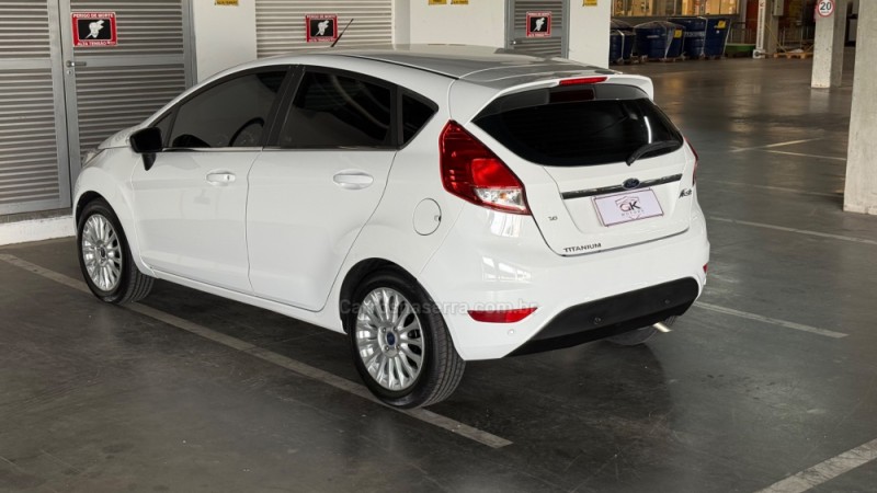 FIESTA 1.6 TITANIUM HATCH 16V FLEX 4P AUTOMÁTICO - 2015 - CAXIAS DO SUL