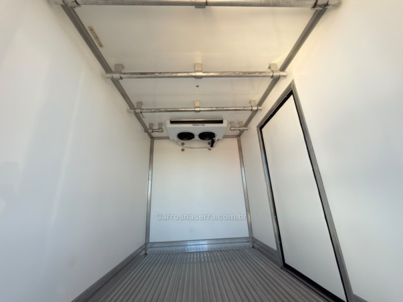 V 260 1.9 TURBO 16V DIESEL 2P MANUAL - 2022 - CANELA