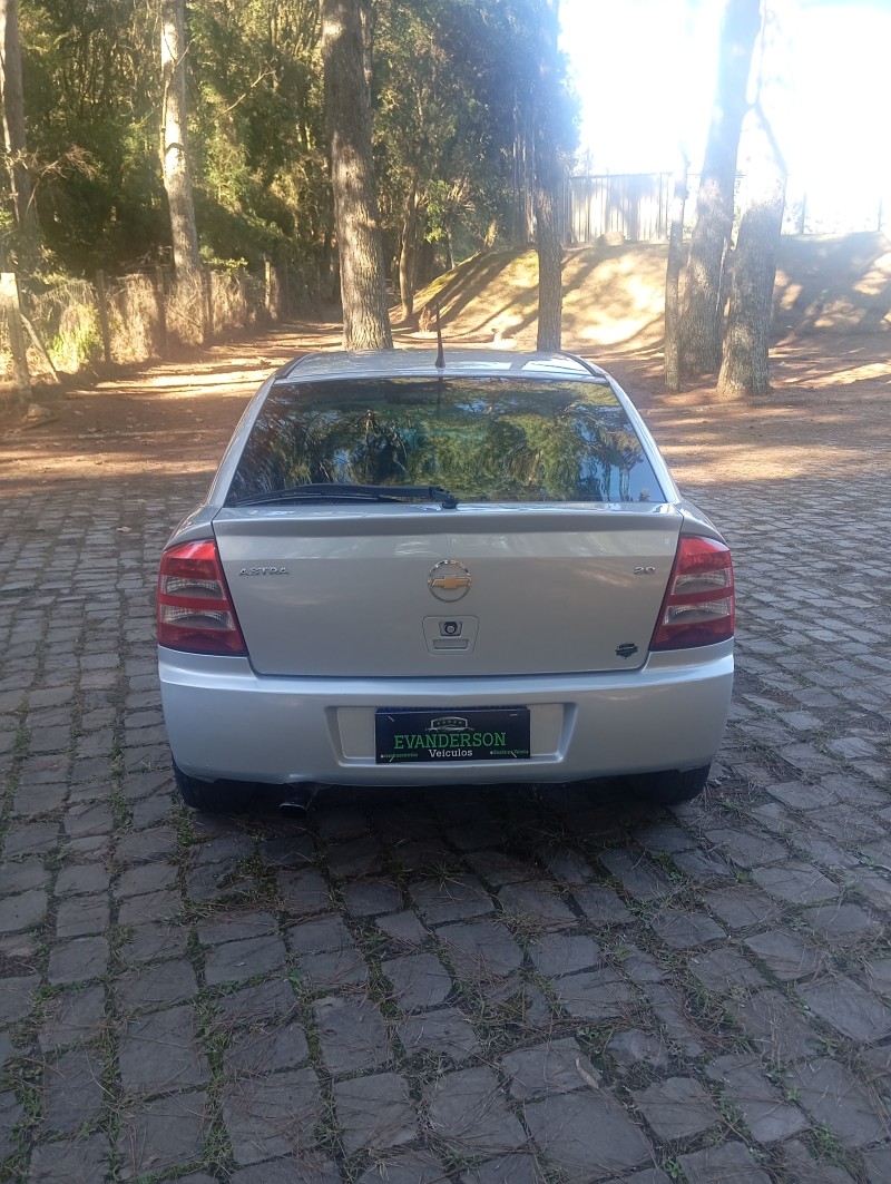 ASTRA 2.0 MPFI CD 8V GASOLINA 4P MANUAL - 2004 - CAXIAS DO SUL
