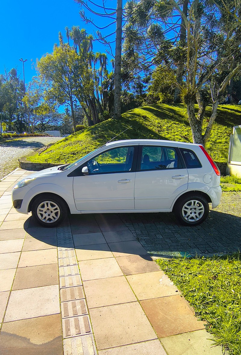 FIESTA 1.6 ROCAM SE PLUS HATCH 8V FLEX 4P MANUAL - 2013 - FARROUPILHA