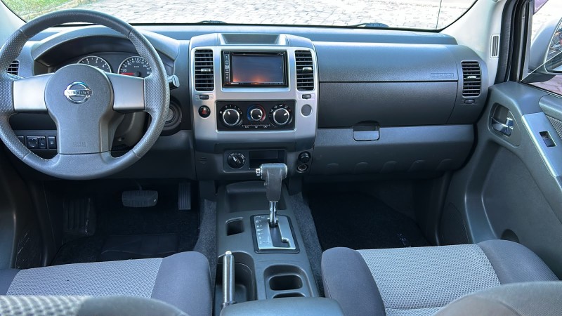 FRONTIER 2.5 SV ATTACK 4X4 CD TURBO ELETRONIC DIESEL 4P AUTOMÁTICO - 2015 - FARROUPILHA