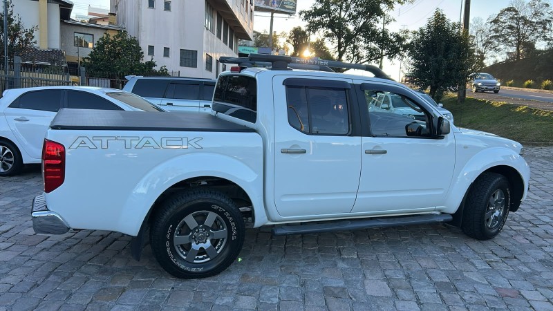 FRONTIER 2.5 SV ATTACK 4X4 CD TURBO ELETRONIC DIESEL 4P AUTOMÁTICO - 2015 - FARROUPILHA