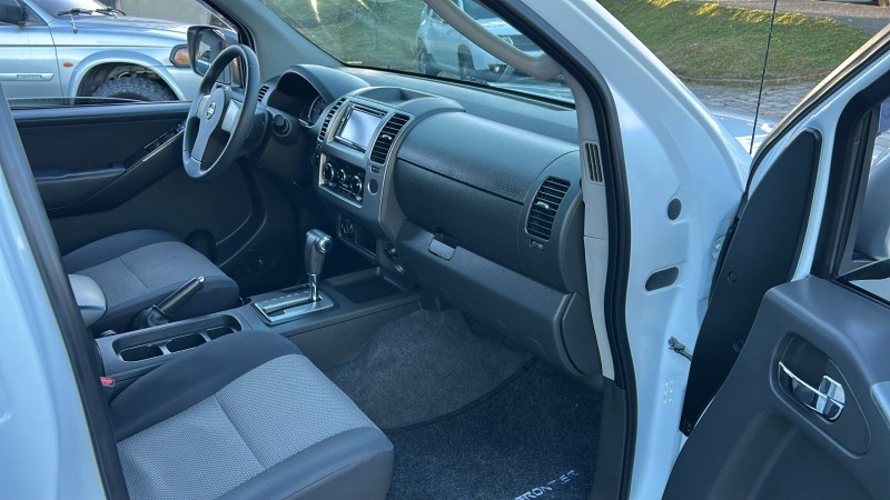 FRONTIER 2.5 SV ATTACK 4X4 CD TURBO ELETRONIC DIESEL 4P AUTOMÁTICO - 2015 - FARROUPILHA