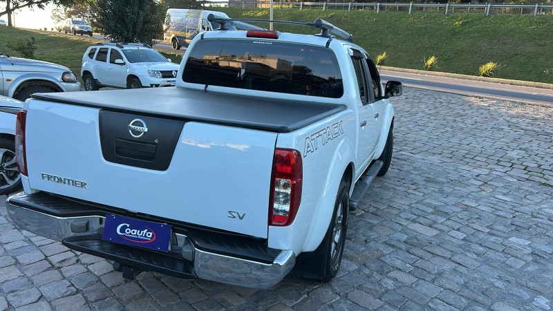 FRONTIER 2.5 SV ATTACK 4X4 CD TURBO ELETRONIC DIESEL 4P AUTOMÁTICO - 2015 - FARROUPILHA