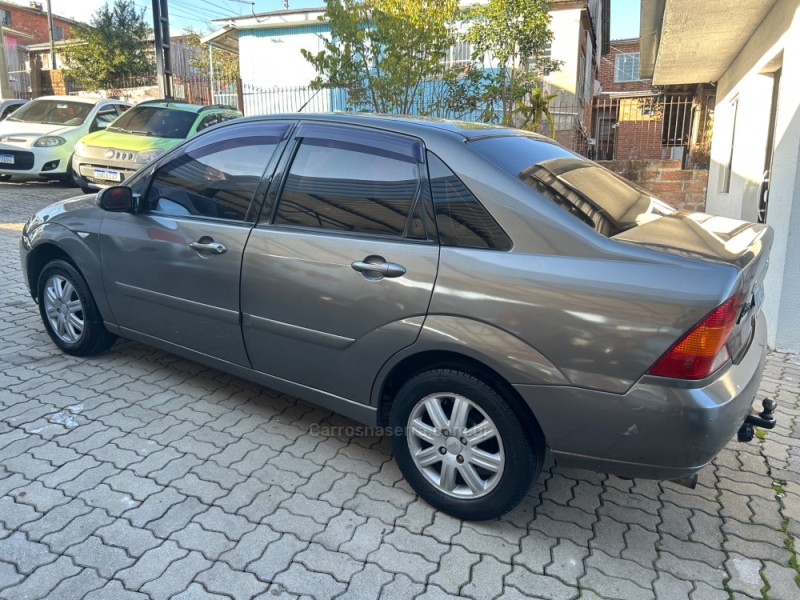 FOCUS 2.0 GLX SEDAN 16V GASOLINA 4P MANUAL - 2004 - CAXIAS DO SUL