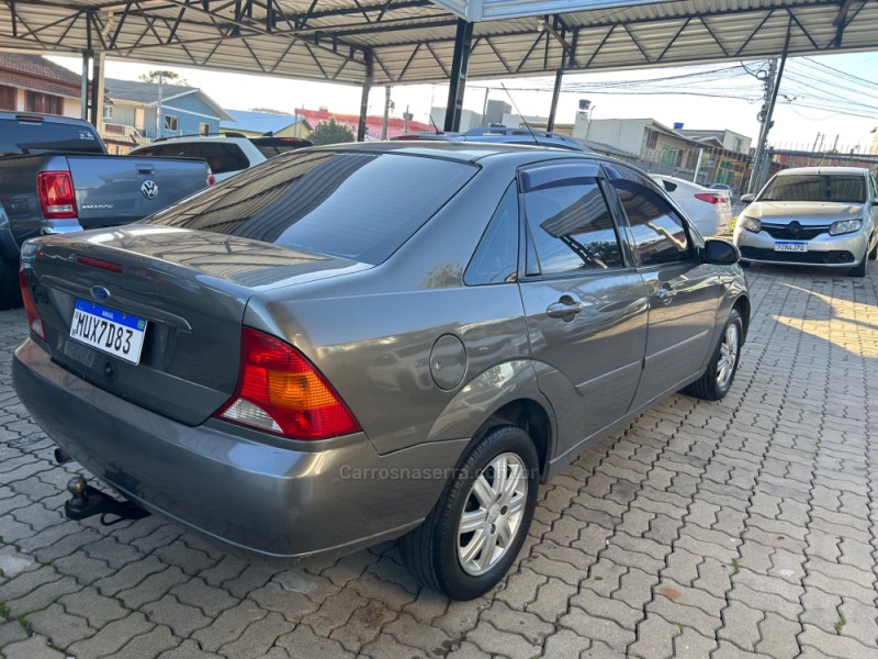 FOCUS 2.0 GLX SEDAN 16V GASOLINA 4P MANUAL - 2004 - CAXIAS DO SUL