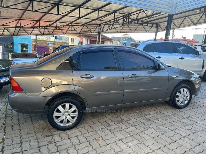 FOCUS 2.0 GLX SEDAN 16V GASOLINA 4P MANUAL - 2004 - CAXIAS DO SUL