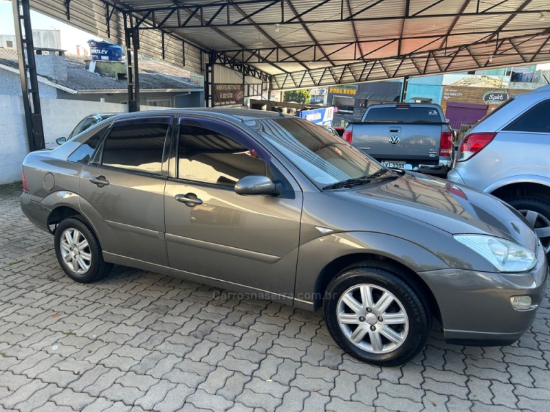 FOCUS 2.0 GLX SEDAN 16V GASOLINA 4P MANUAL - 2004 - CAXIAS DO SUL