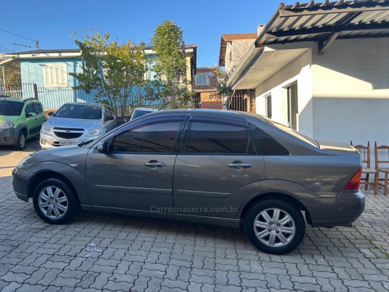 FOCUS 2.0 GLX SEDAN 16V GASOLINA 4P MANUAL - 2004 - CAXIAS DO SUL