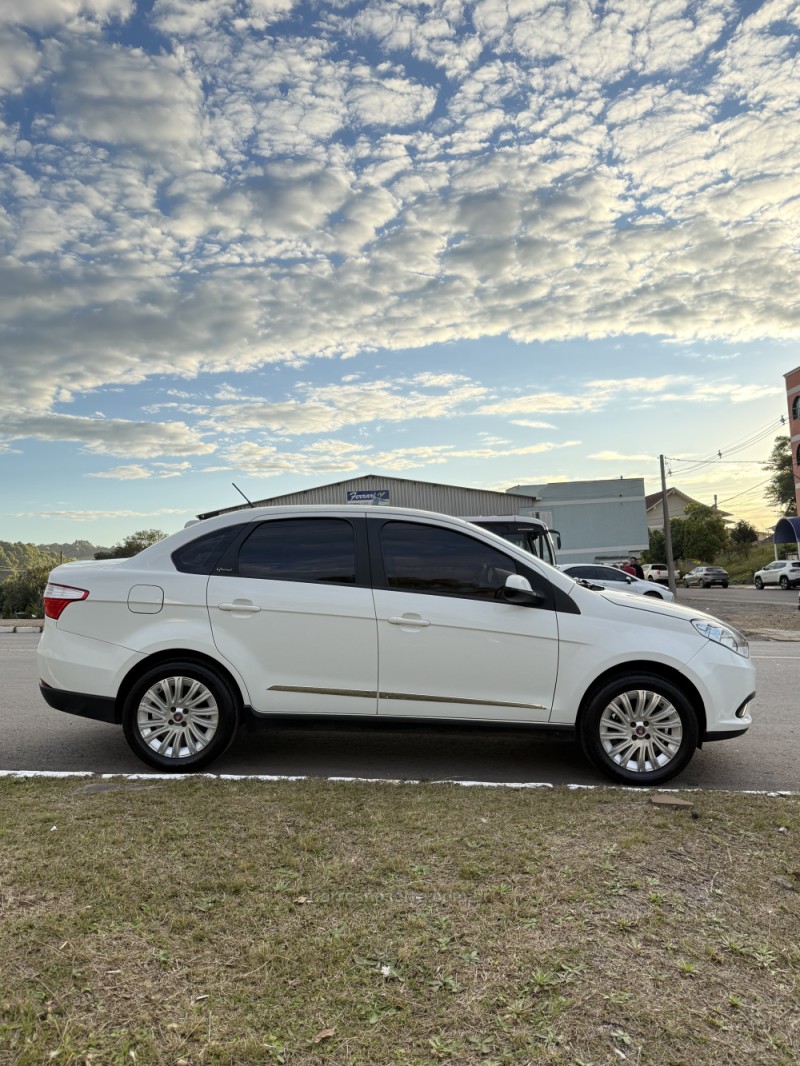 SIENA 1.6 MPI ESSENCE 16V FLEX 4P MANUAL - 2016 - NOVA ARAçá