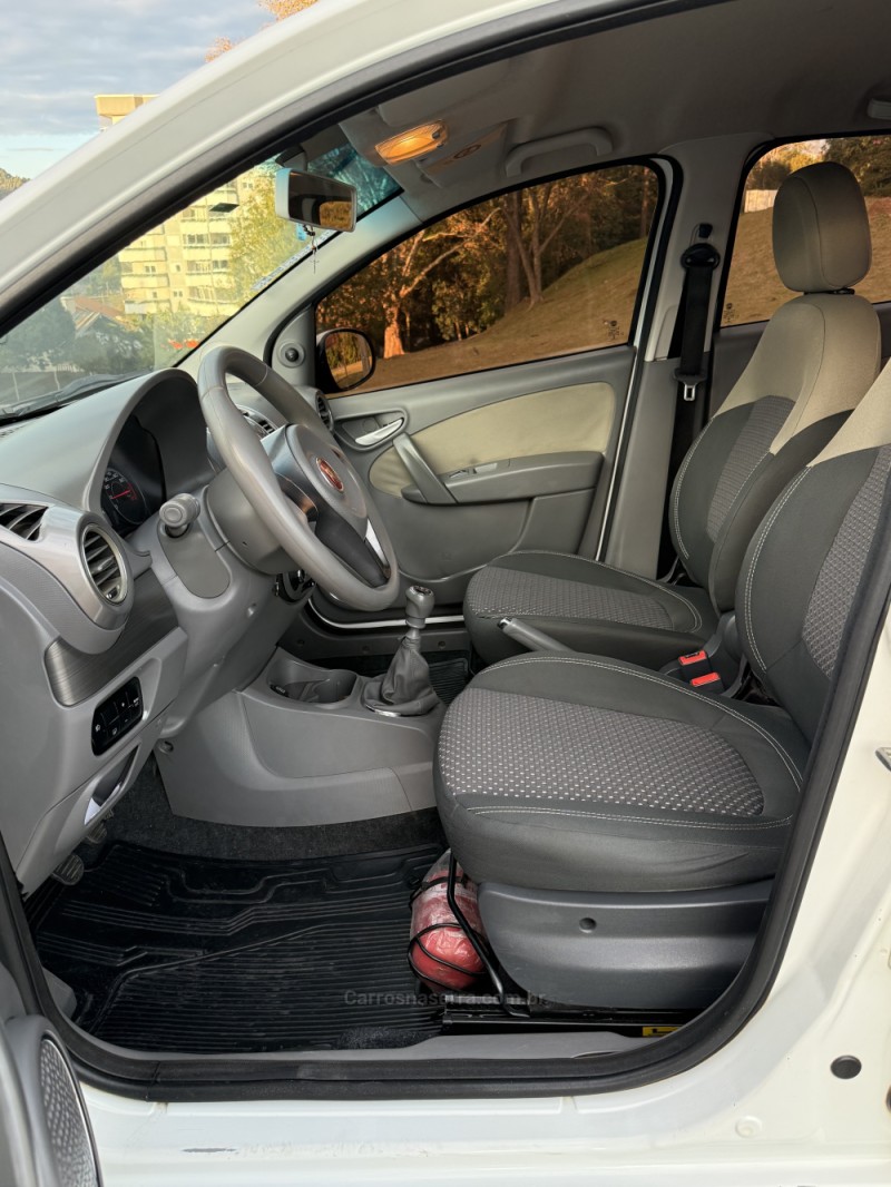 SIENA 1.6 MPI ESSENCE 16V FLEX 4P MANUAL - 2016 - NOVA ARAçá