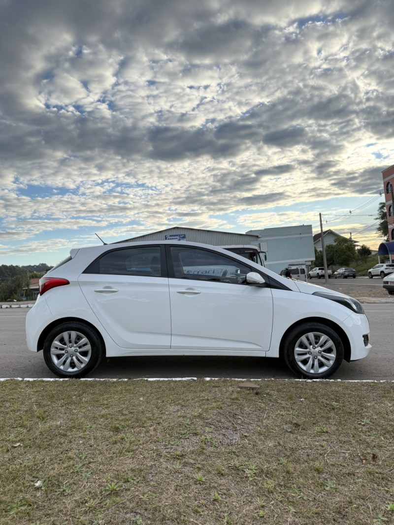 HB20 1.0 COMFORT 16V FLEX 4P MANUAL - 2017 - NOVA ARAçá