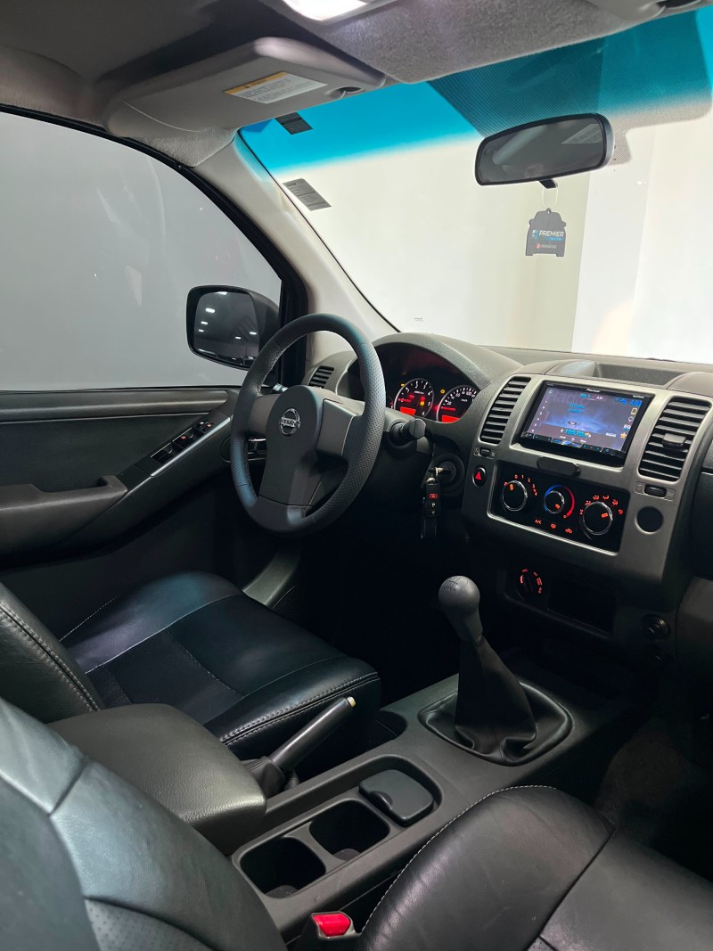 FRONTIER 2.5 SV ATTACK 10 ANOS 4X4 CD TURBO ELETRONIC DIESEL 4P MANUAL - 2013 - CAXIAS DO SUL