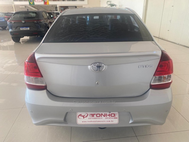 ETIOS 1.5 PLATINUM SEDAN 16V FLEX 4P AUTOMÁTICO - 2017 - LAJEADO