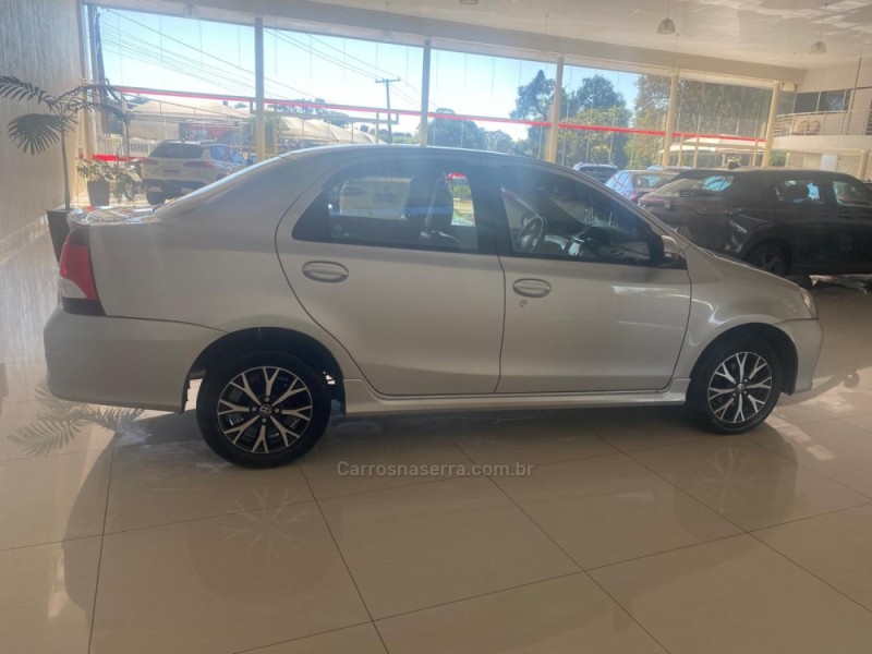 ETIOS 1.5 PLATINUM SEDAN 16V FLEX 4P AUTOMÁTICO - 2017 - LAJEADO