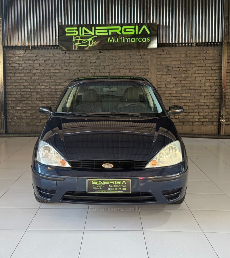 FOCUS 1.6 8V GASOLINA 4P MANUAL - 2004 - CAXIAS DO SUL