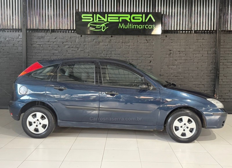 FOCUS 1.6 8V GASOLINA 4P MANUAL - 2004 - CAXIAS DO SUL