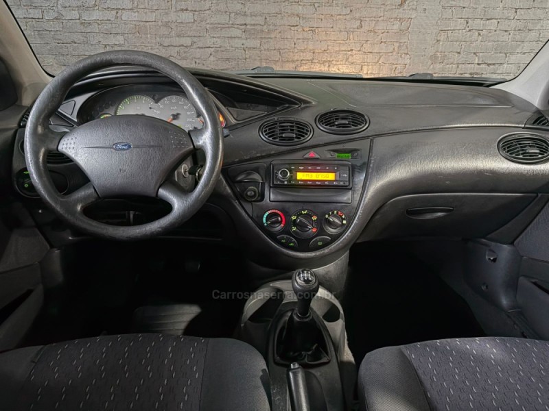 FOCUS 1.6 8V GASOLINA 4P MANUAL - 2004 - CAXIAS DO SUL