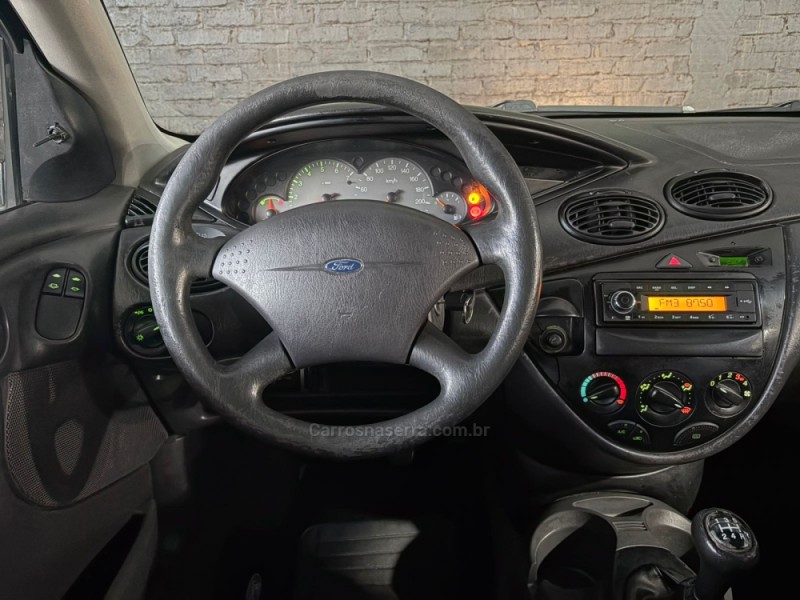 FOCUS 1.6 8V GASOLINA 4P MANUAL - 2004 - CAXIAS DO SUL