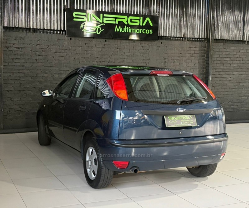 FOCUS 1.6 8V GASOLINA 4P MANUAL - 2004 - CAXIAS DO SUL