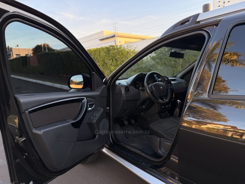 DUSTER 1.6 DYNAMIQUE 4X2 16V FLEX 4P MANUAL - 2017 - SãO LEOPOLDO
