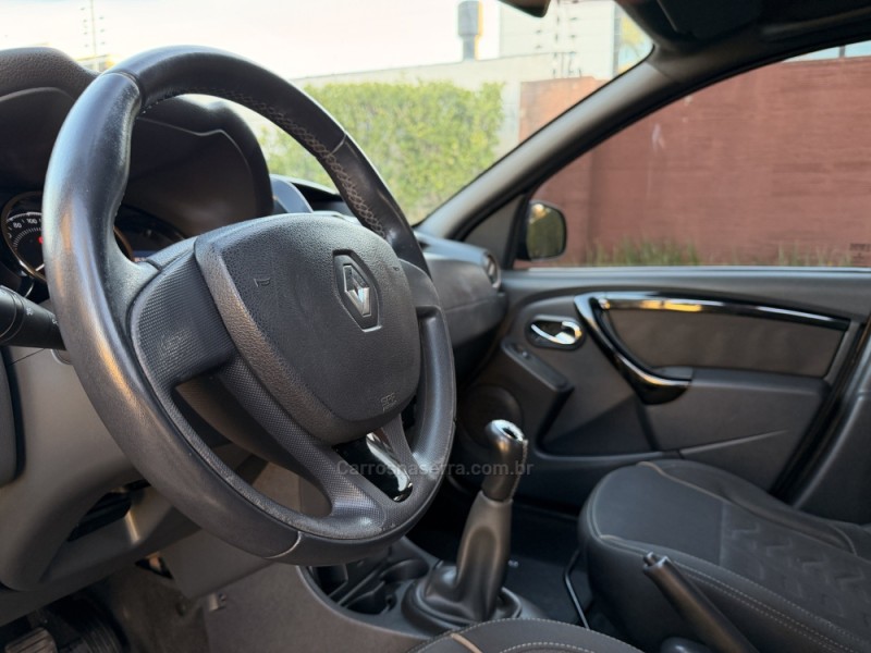 DUSTER 1.6 DYNAMIQUE 4X2 16V FLEX 4P MANUAL - 2017 - SãO LEOPOLDO