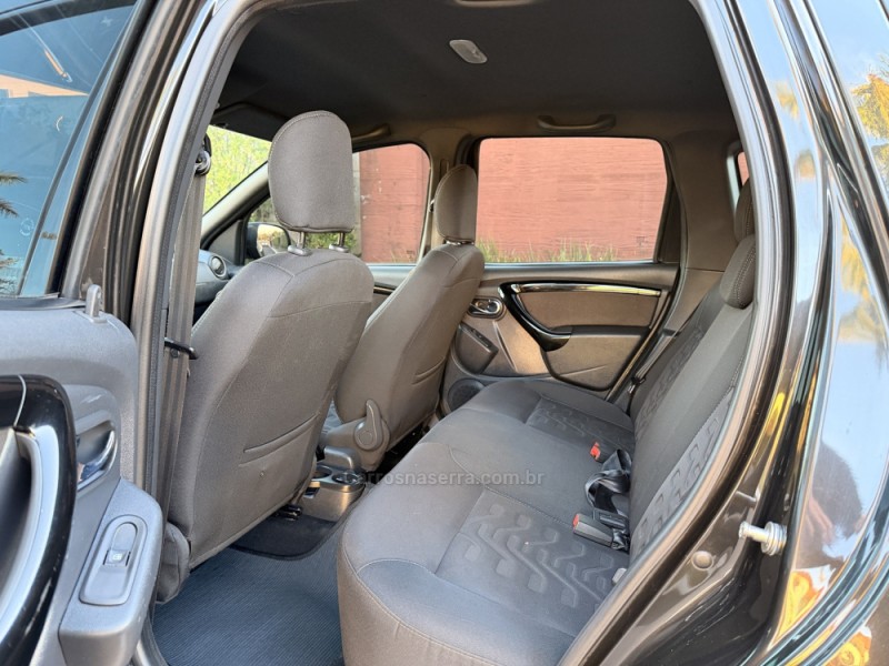 DUSTER 1.6 DYNAMIQUE 4X2 16V FLEX 4P MANUAL - 2017 - SãO LEOPOLDO