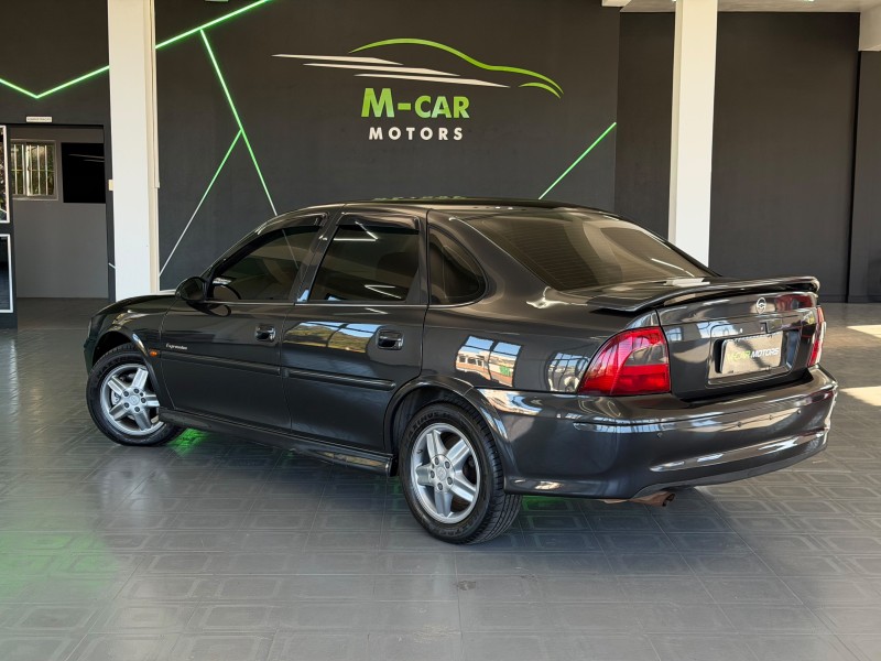 VECTRA 2.0 MPFI EXPRESSION 8V GASOLINA 4P MANUAL - 2002 - FELIZ