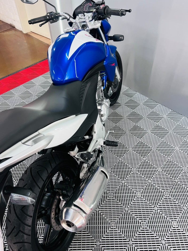CB 300R  - 2015 - CAMPO BOM
