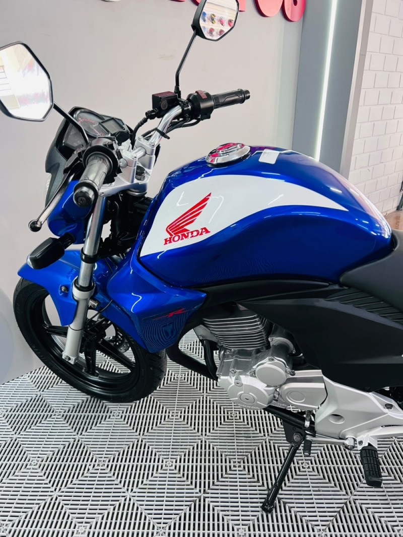 CB 300R  - 2015 - CAMPO BOM