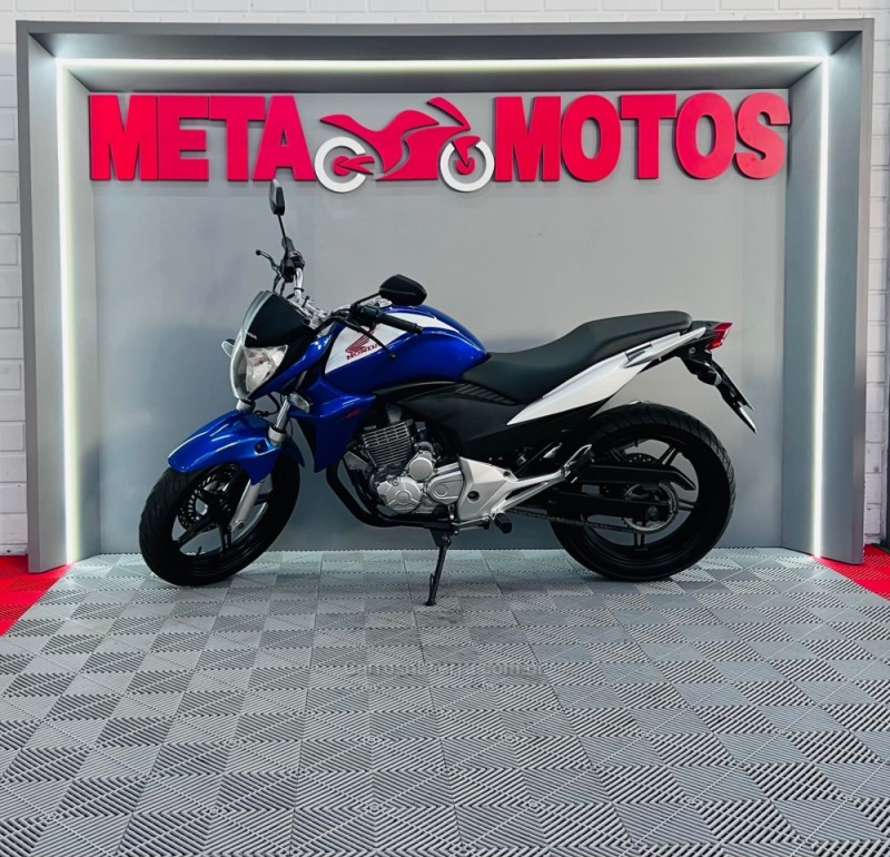 CB 300R  - 2015 - CAMPO BOM