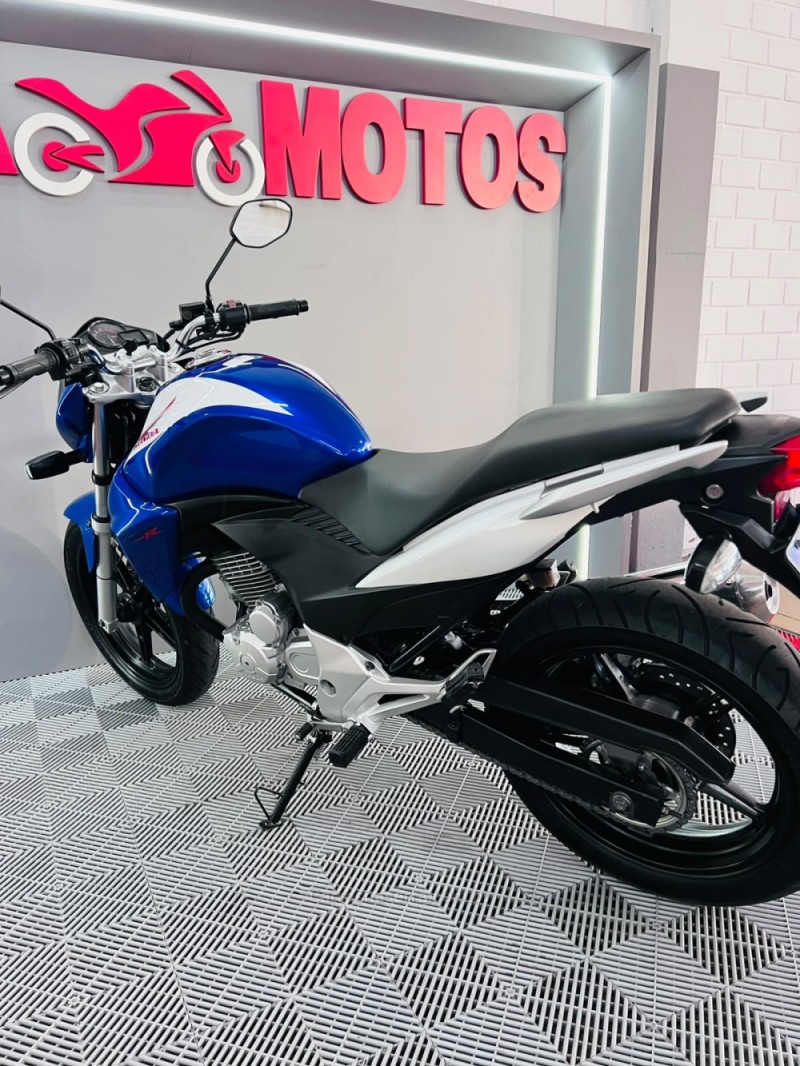 CB 300R  - 2015 - CAMPO BOM