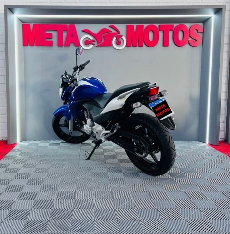 CB 300R  - 2015 - CAMPO BOM